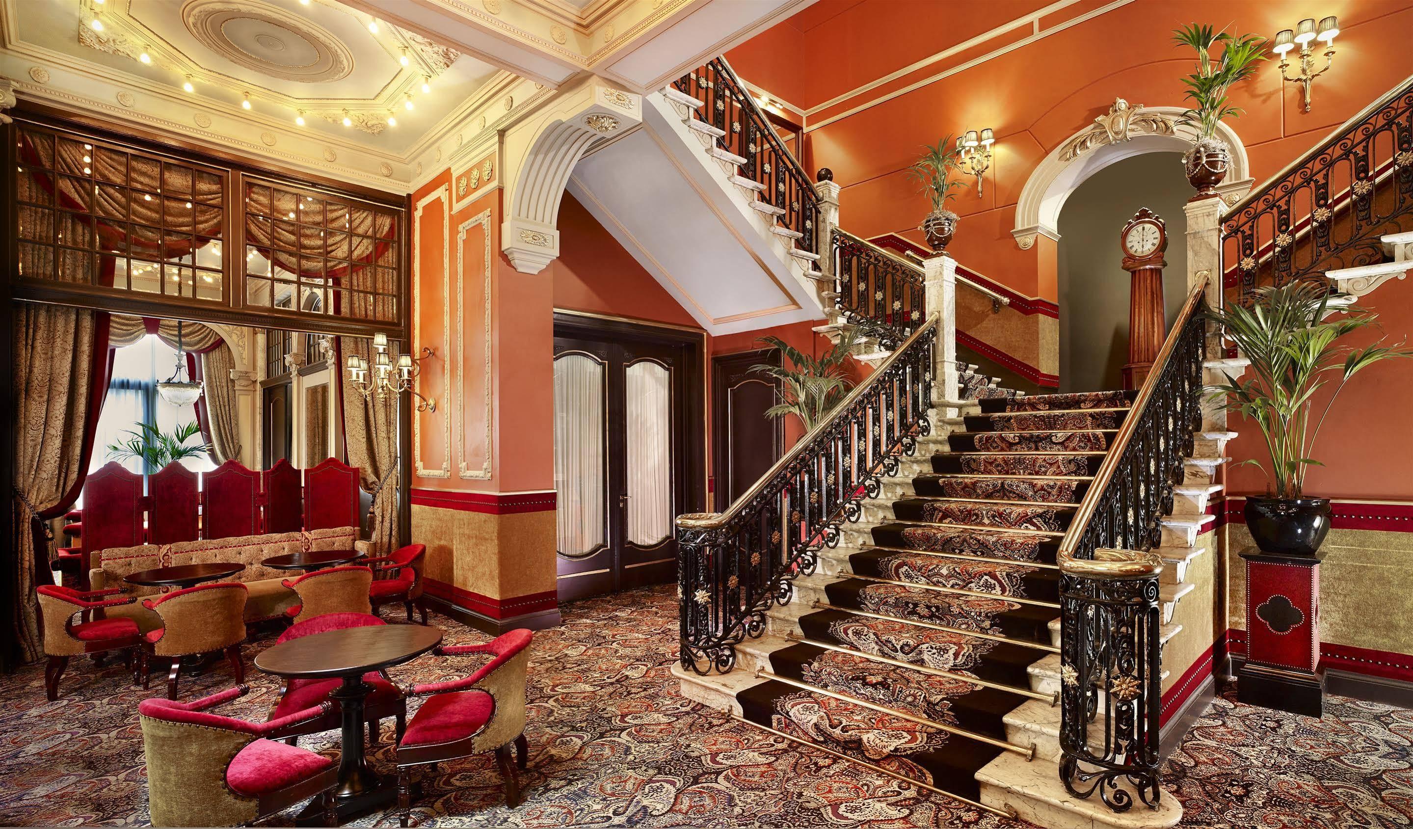 Hotel Des Indes Den Haag Exterior foto The staircase