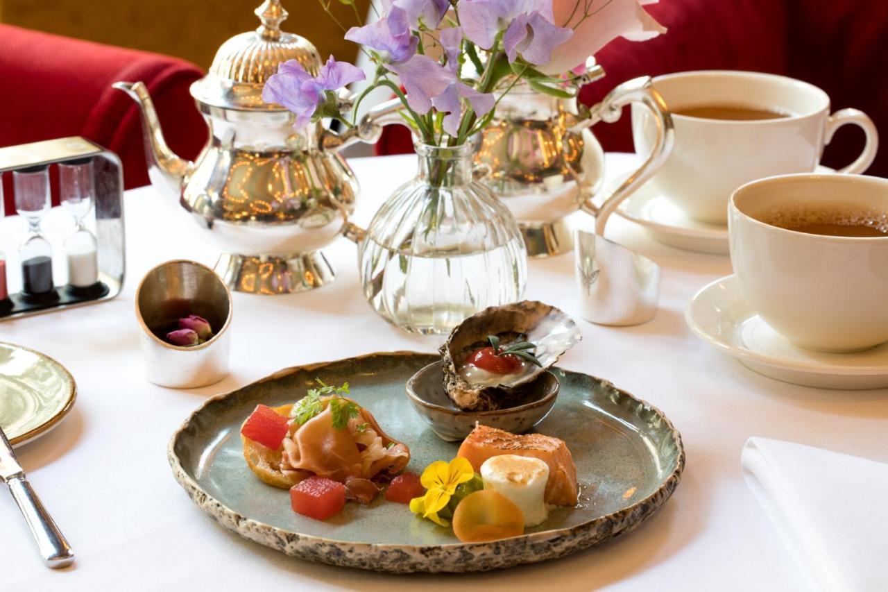 Hotel Des Indes Den Haag Exterior foto Afternoon tea at the Ritz