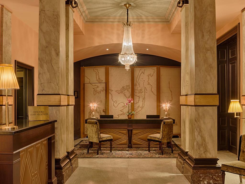 Hotel Des Indes Den Haag Exterior foto The lobby of the Hotel de Paris